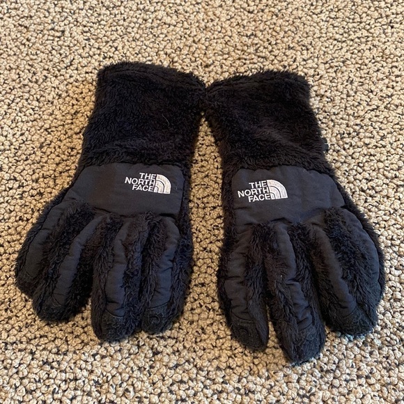 The North Face Black Gloves in EUC - Picture 1 of 6